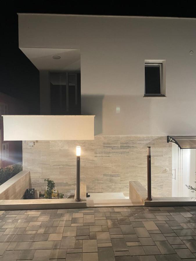 Regina Regina With Swimming Pool Apartment Jezera