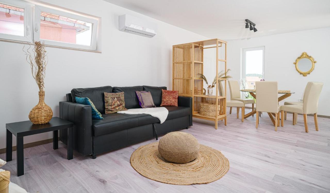 Apartma Regina Regina With Swimming Pool