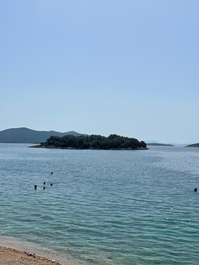Regina Regina With Swimming Pool Apartma Jezera