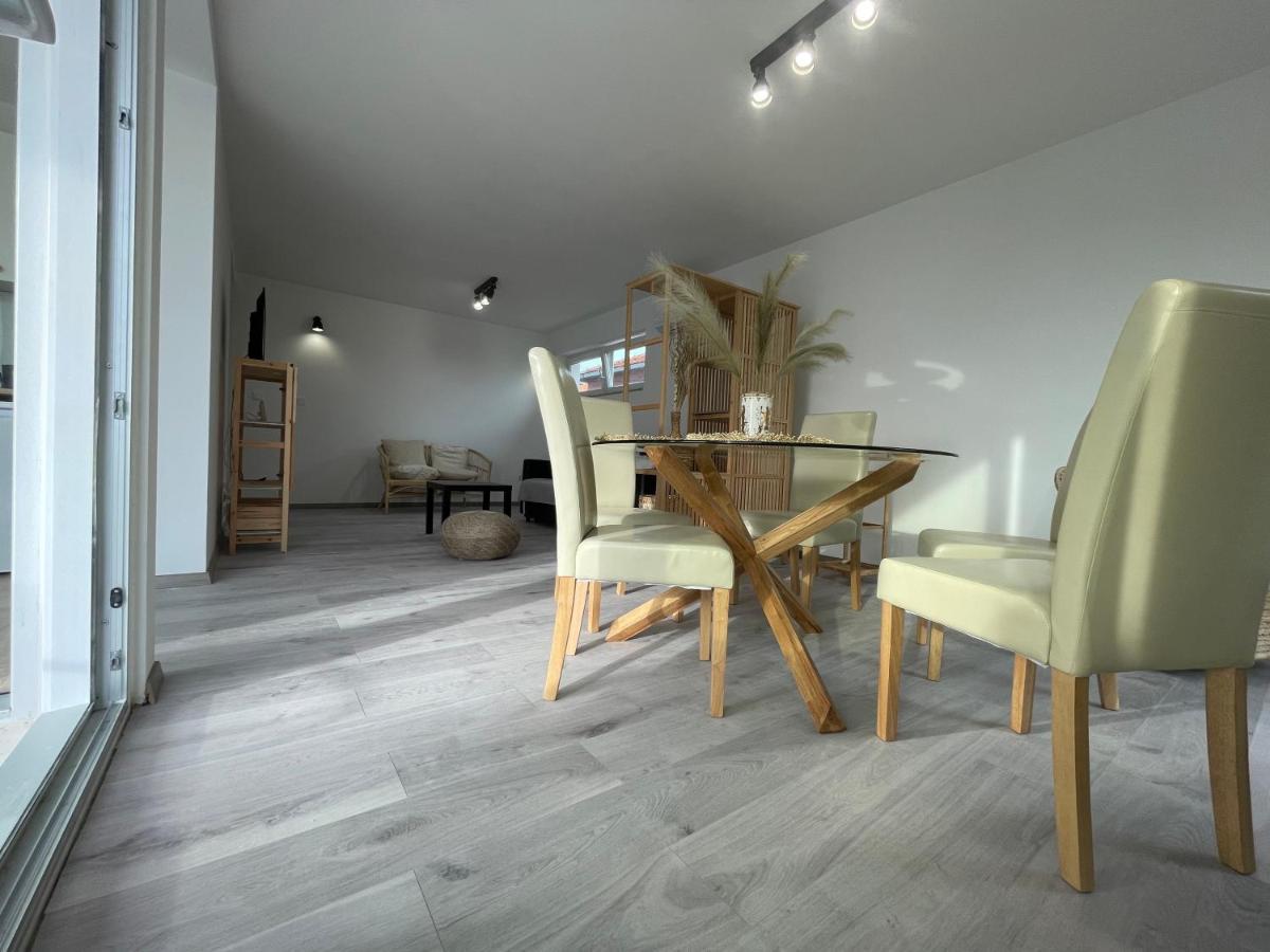 Apartma Regina Regina With Swimming Pool Jezera