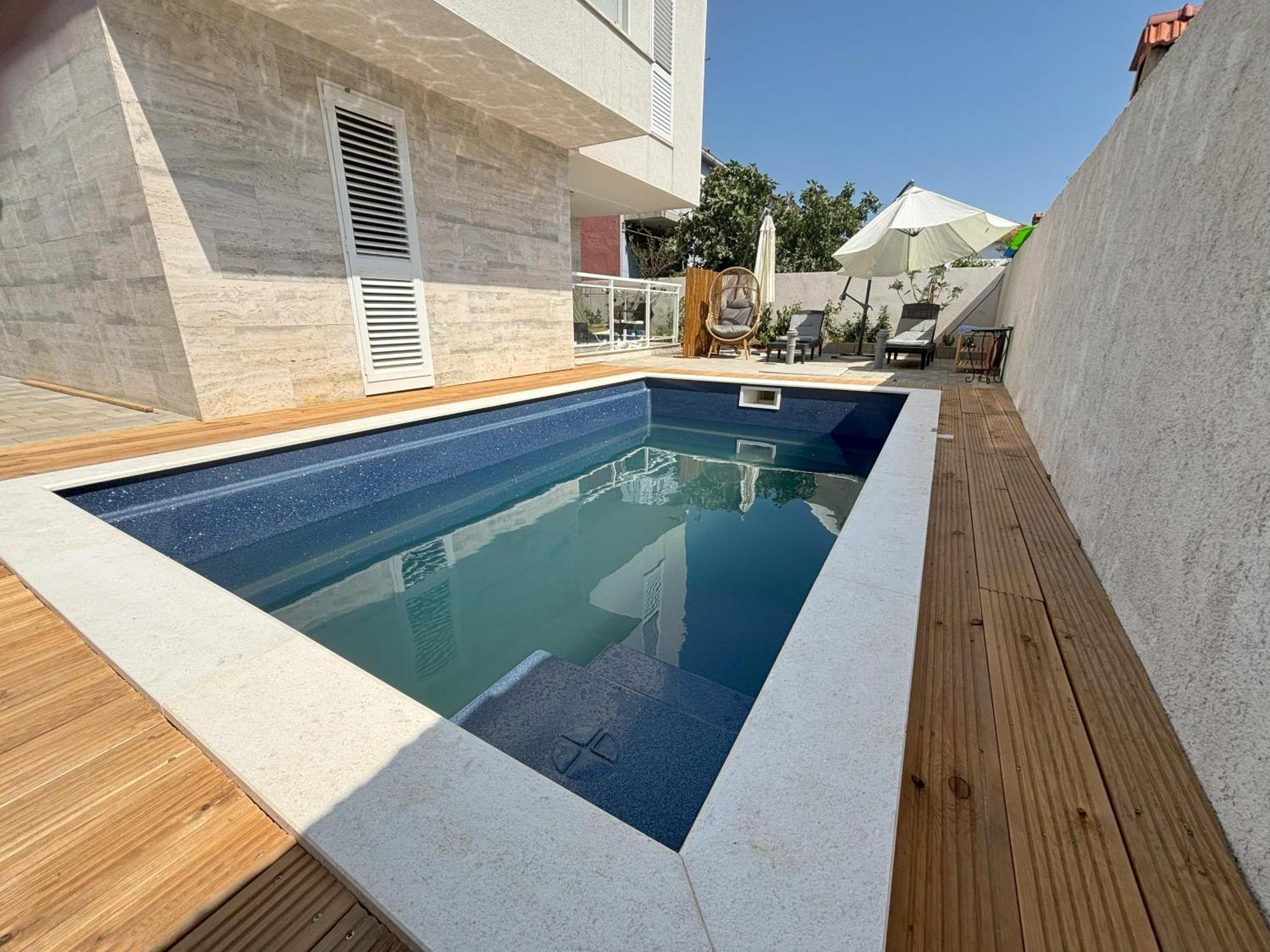 Regina Regina With Swimming Pool Jezera