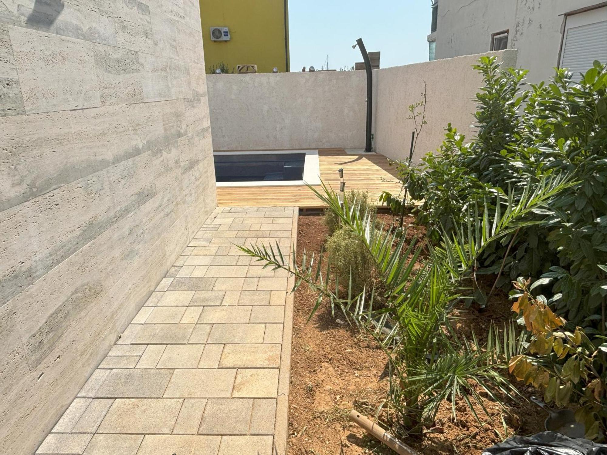 Regina Regina With Swimming Pool Apartment