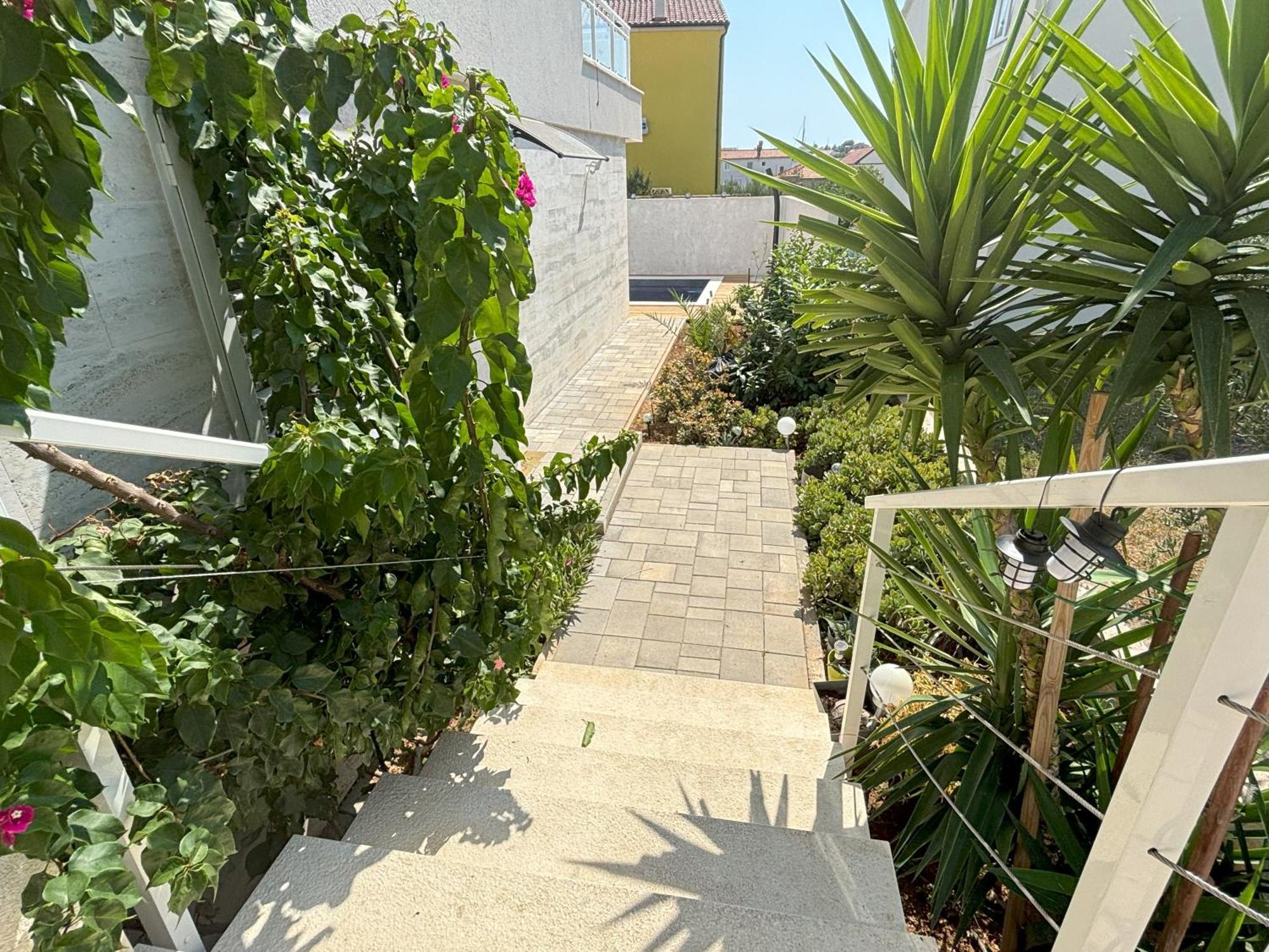 Apartment Regina Regina With Swimming Pool Jezera
