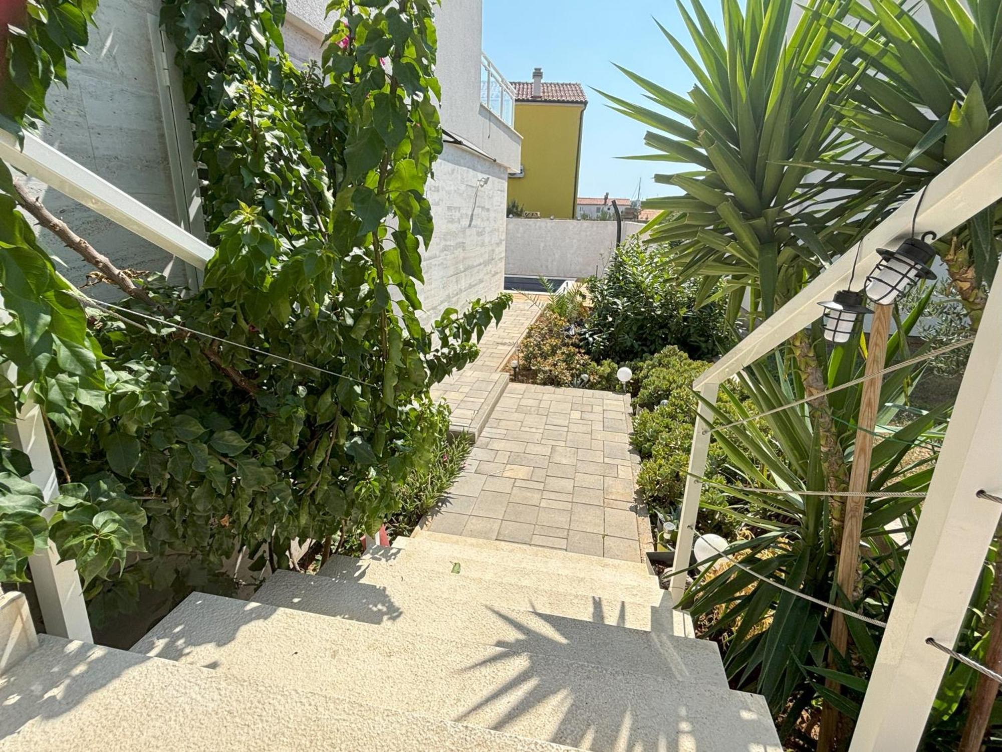 Regina Regina With Swimming Pool Apartment